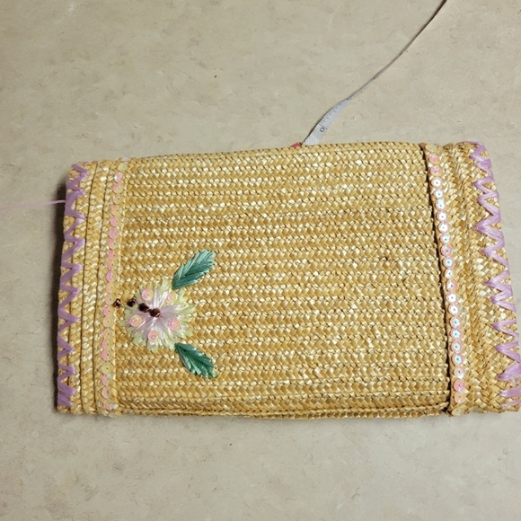 Nwot vintage Handcrafted Straw Clutch with Floral Embroidery and sequins - Picture 5 of 12